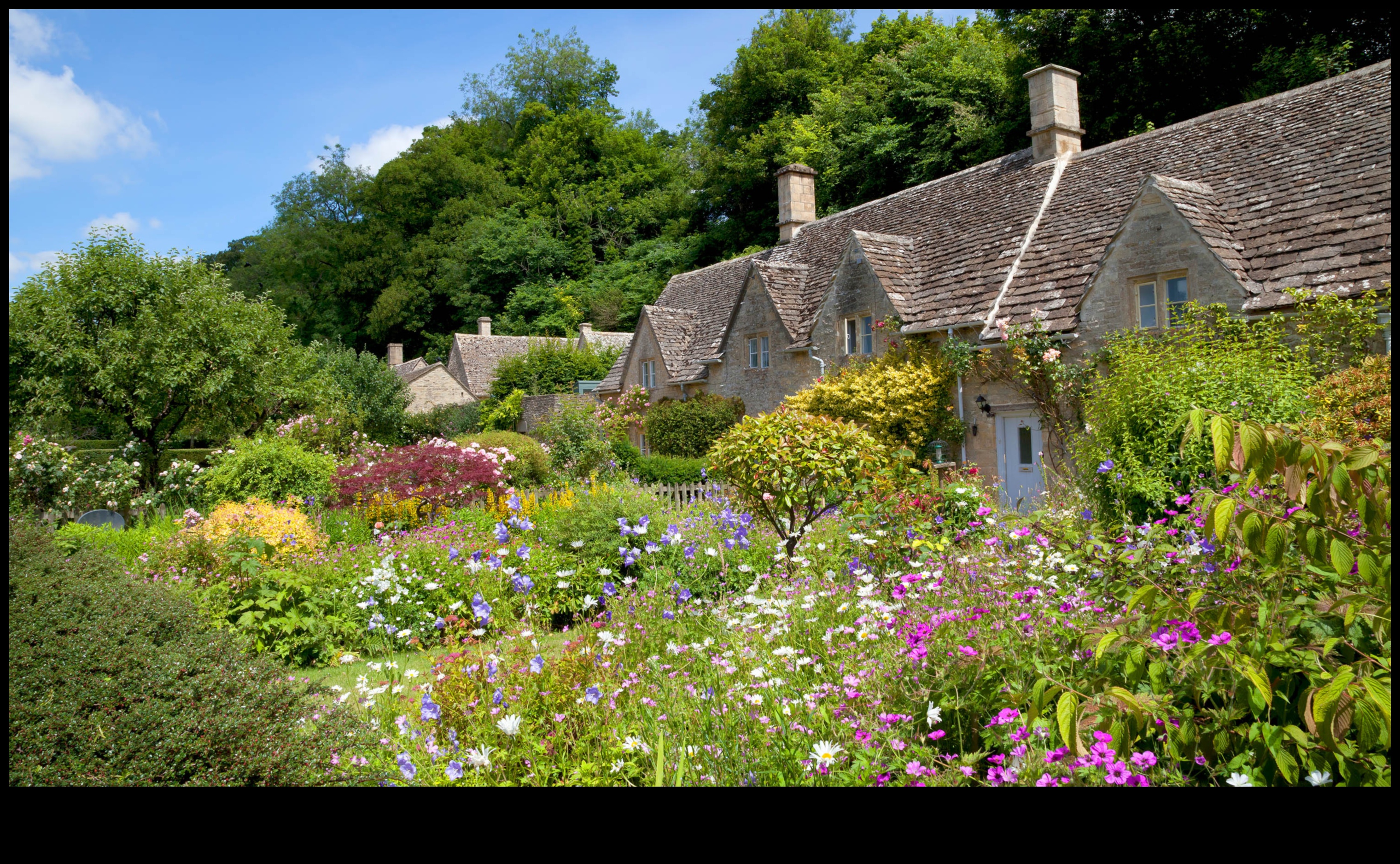 Tuhaf İnzivalar: Cottage Gardens ile Mekanınızı Geliştirin